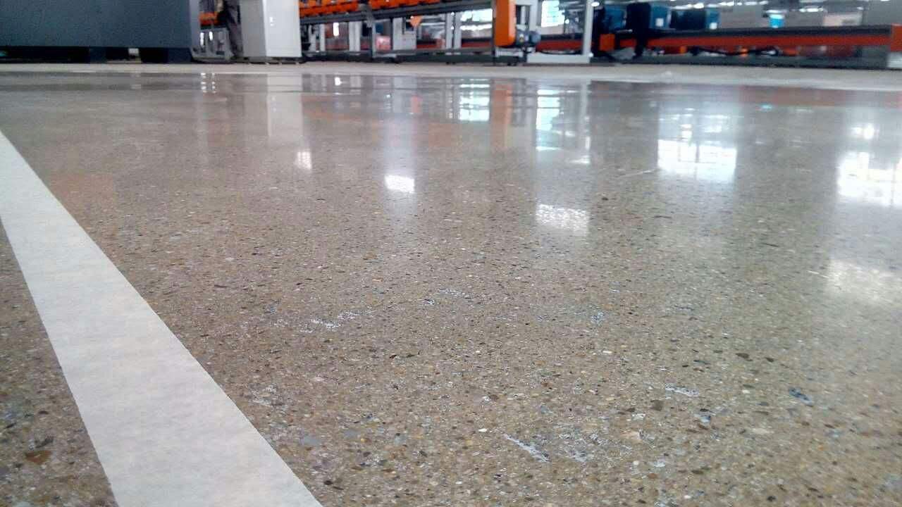 水泥地面固化抛光的优点 水泥地面如何打磨抛光