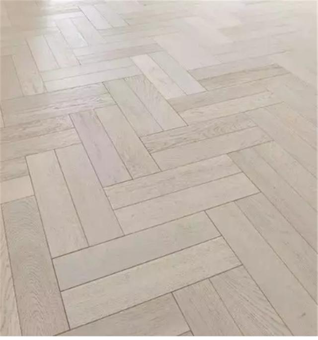 木地板的铺设方式 不要用横竖铺了这样铺更具高级感 木地板的铺设方式 不要用横竖铺了这样铺更具高级感