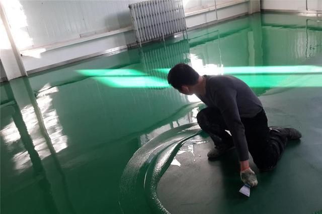 又开始流行水泥地面,懂行的都用自流平了