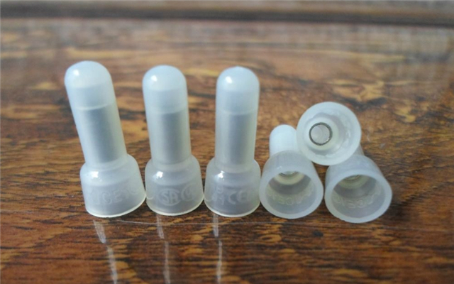 接电线缠胶带过时了 电路安装记得使用压线帽