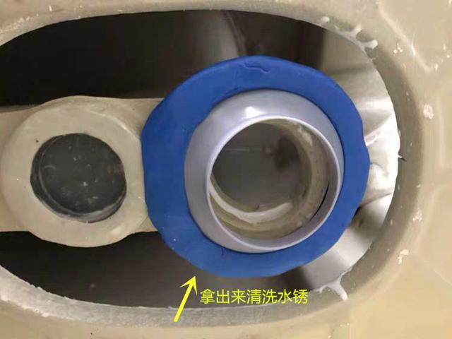 出差一个月家里水费欠100多，师傅好心提醒，别让水表偷走你的钱