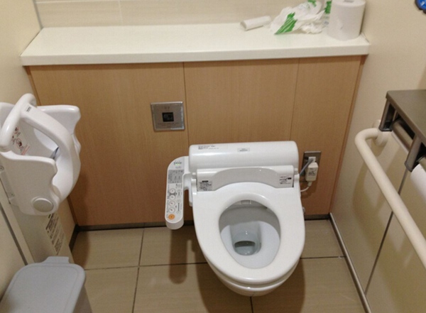 法恩莎马桶盖安装