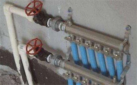 卫生间水管记得装上分水器 给你的生活带来很多便利