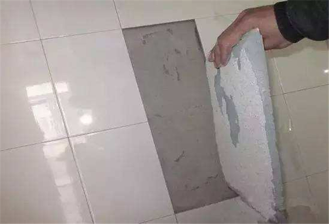 瓷砖背胶要不要等干
