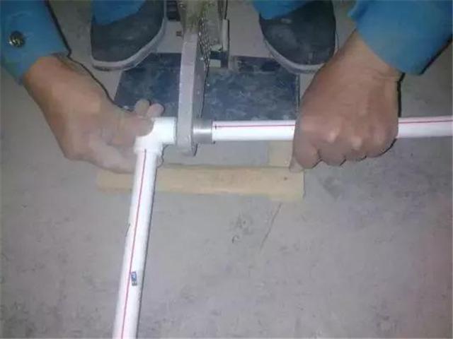用ppr管还是用pvc管好 老师傅讲解两种水管的区别 用ppr管还是用pvc管好 老师傅讲解两种水管的区别