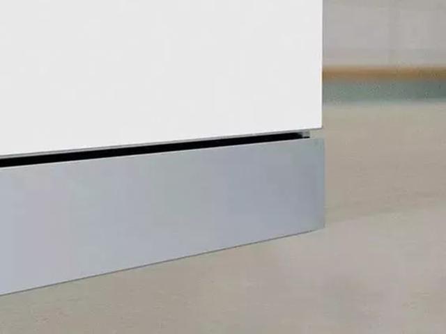踢脚线