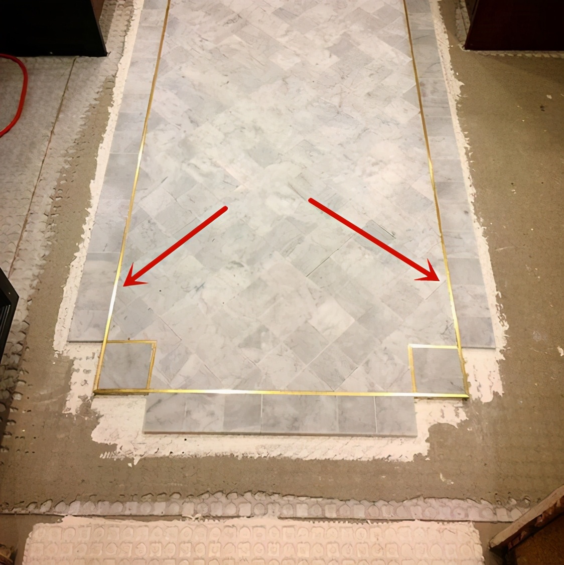 瓷砖不用美缝剂用什么 用金属条可让整个空间变得更时尚 瓷砖不用美缝剂用什么 用金属条可让整个空间变得更时尚