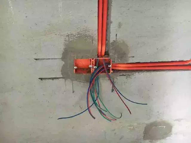 水电改造要不要开槽?听老师傅这么一说我们明白了