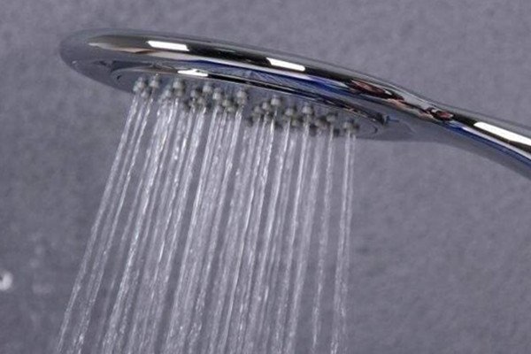 花洒滴水怎么回事 花洒滴水怎么回事