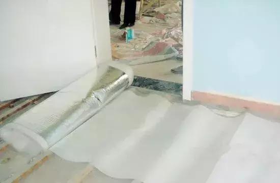 铺设防潮膜 铺设防潮膜