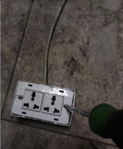 开关面板安装坏了，该怎么补救