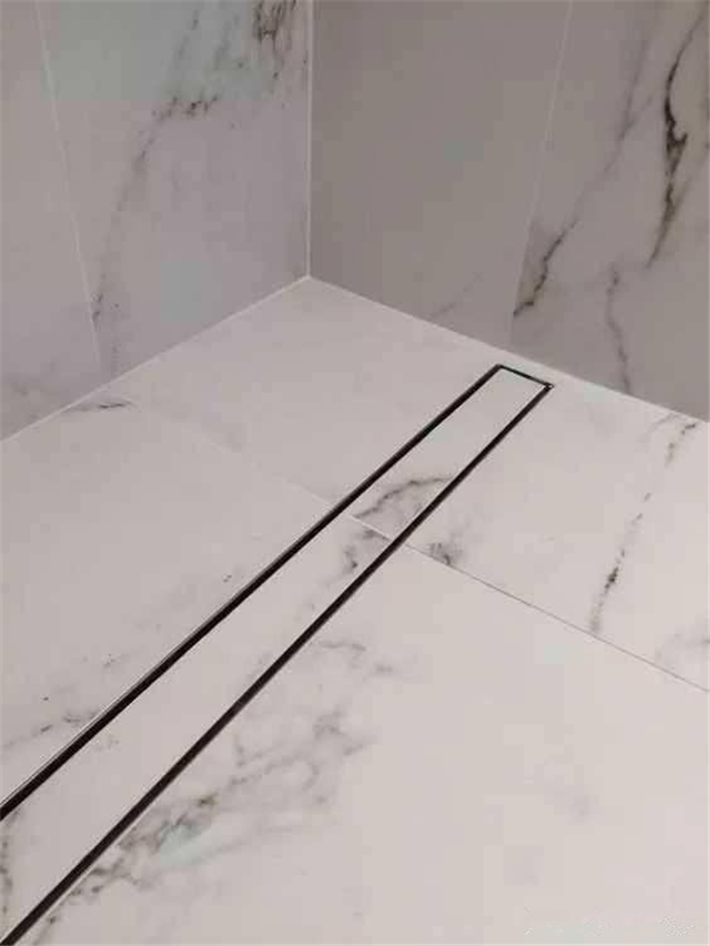 长方形地漏安装位置