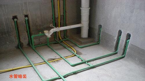 水管走明管好暗管漏水查不到 业主:你怕是断网没跟上时代