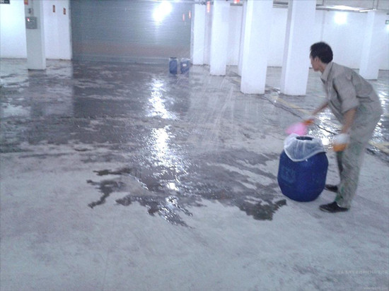 水泥地面起砂