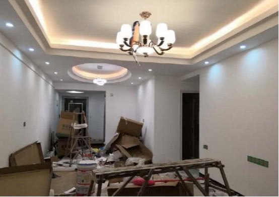 客厅装吊顶还是石膏线 装修师傅建议你这样做