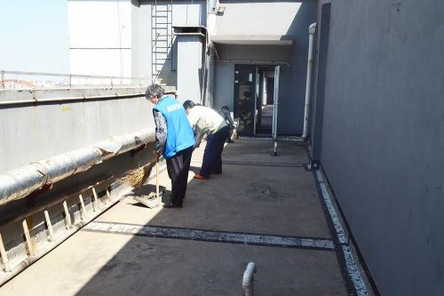 屋顶补漏 屋顶补漏