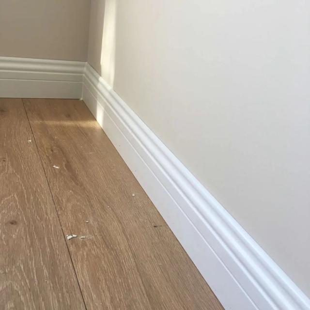 踢脚线