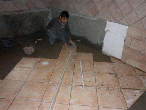 铺地板砖 铺地板砖