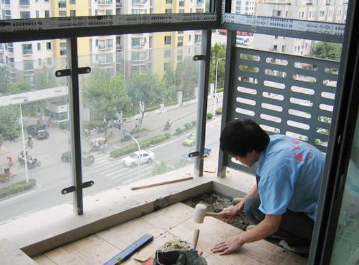 铺瓷砖不用水泥沙子的方法 这两种具体怎么操作呢? 铺瓷砖不用水泥沙子的方法 这两种具体怎么操作呢?