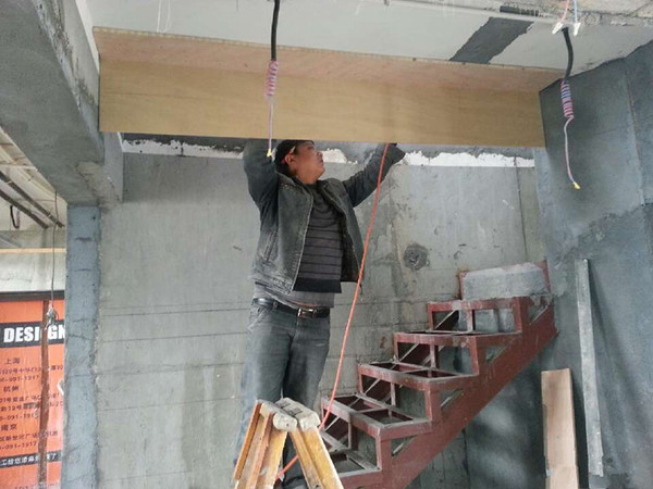 吊平