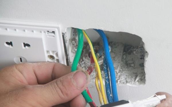 先贴墙纸还是先装开关 开关插座安装正确顺序