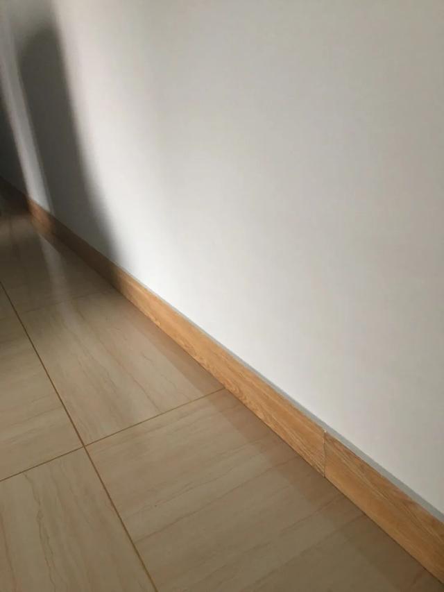 踢脚线