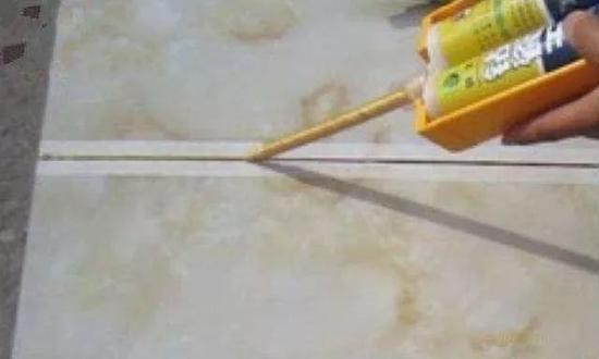 自己做瓷砖美缝施工的主要步骤与注意事项