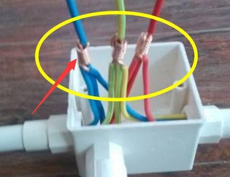老师傅都是这样接电线头的 看完后觉得非常的专业