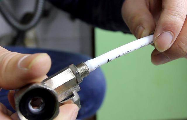 家用净水器的安装不请人 更换4步速成又省一笔装修费 家用净水器的安装不请人 更换4步速成又省一笔装修费