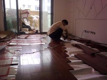 先装门还是先铺地板好？它们各有什么利弊