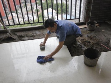 现代家居瓷砖铺贴都不用水泥了 他们都用这种材料来黏贴