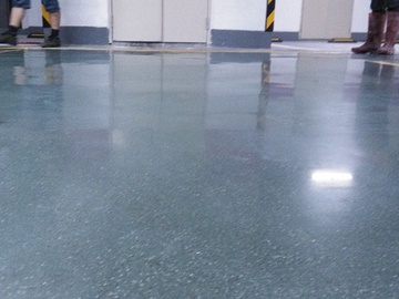 金刚砂耐磨地坪报价 金刚砂耐磨地坪施工工艺